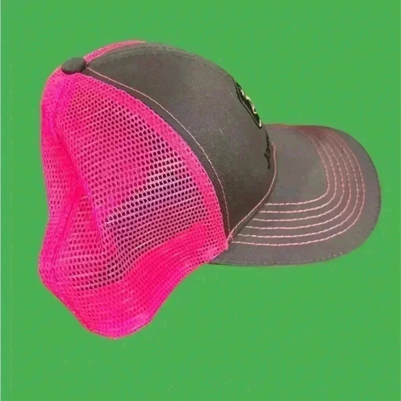 NWOT PINK AND GRAY JOHN DEERE HAT 🚜🌽 - Picture 3 of 5